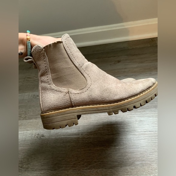 Cliffs Booties Chelsea Boots Tan Nude Beige Comfy Boots Size 7 M - Picture 14 of 16